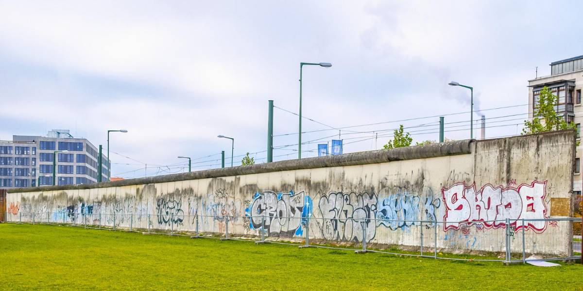 Read more about the article Hvilket år blev Berlinmuren bygget?